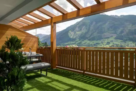 01a Ferienhaus Sonnenhang Apartment Zunig Balkon