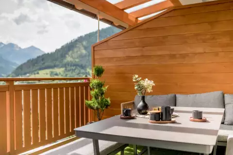 01 Ferienhaus Sonnenhang Dolomiten Terrasse