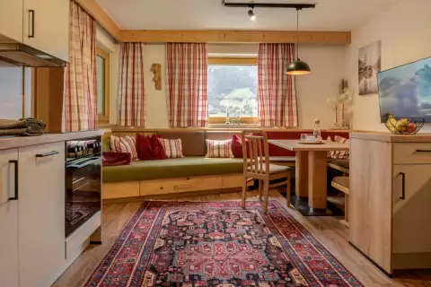 03 Ferienhaus Sonnenhang Apartment Zunig Wohnraum