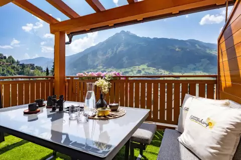 06c Ferienhaus Sonnenhang Balkon Tisch