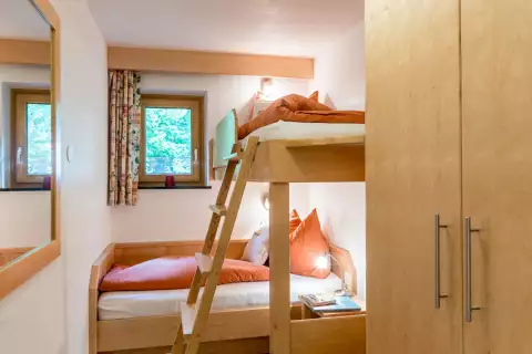 09 Ferienhaus Sonnenhang Dolomiten Kinderbetten