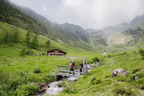 01 Ferienhaus Sonnenhang Familienwanderung
