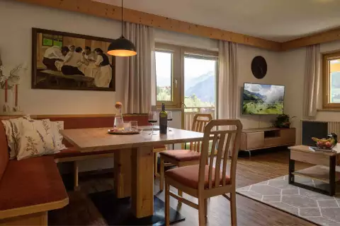 04 Ferienhaus Sonnenhang Apartment Zunig Wohnraum